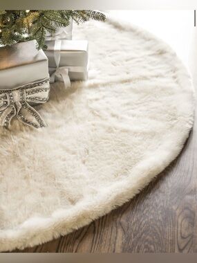 Balsam Hill Ivory Lodge Faux Fur Tree Skirt